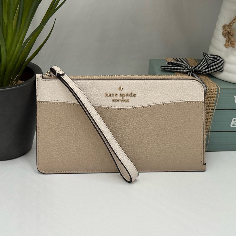 Kate Spade Lucy Colorblock Pebbled Leather Medium L-Zip Wristlet light sand